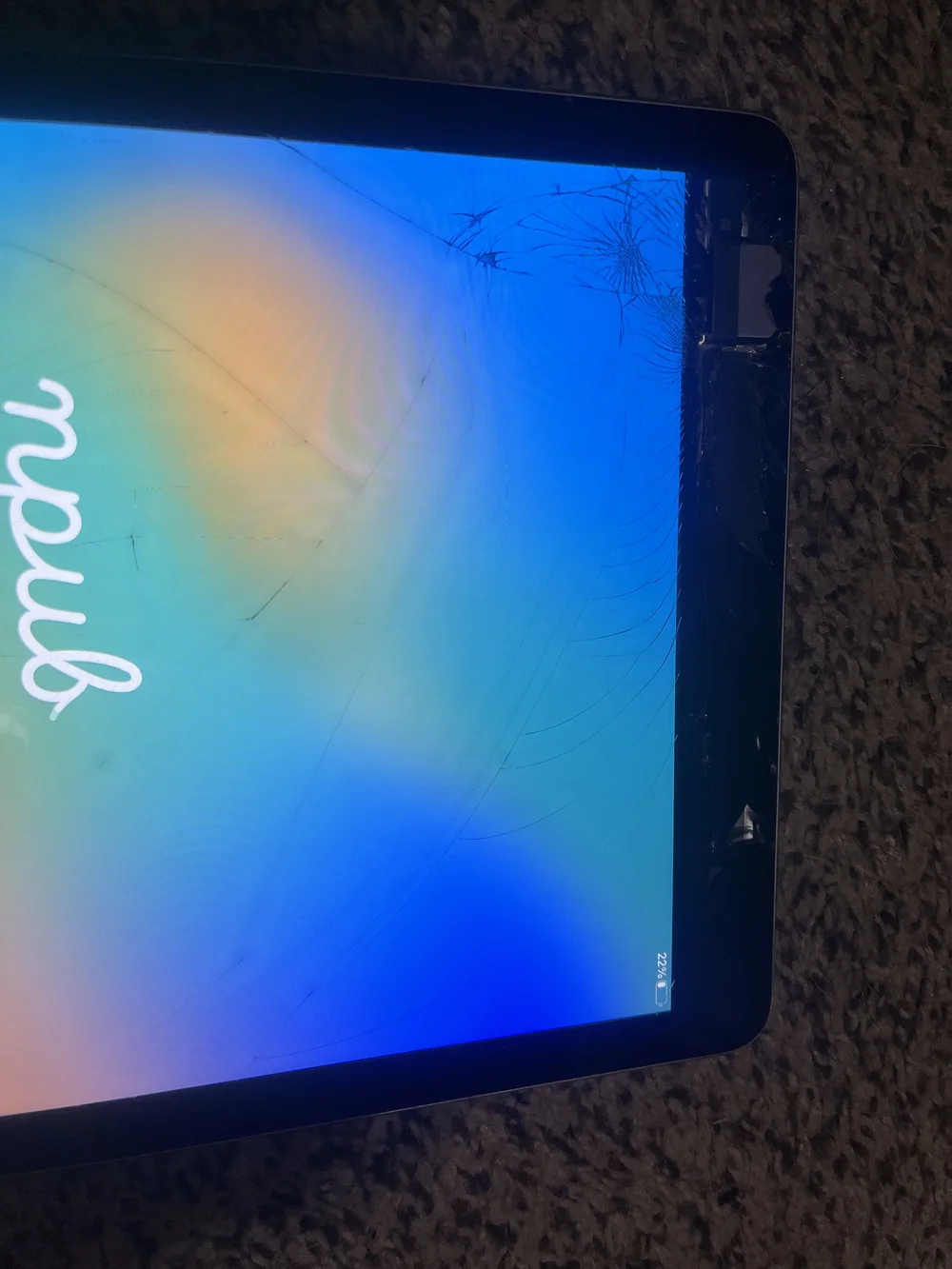 8Black Ipad 7 Tablet. Works Great!  Broken Screen. Please See Pictures